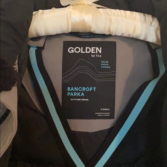 COPY - Aritzia, Bancroft Down Parka. - Picture 7 of 7